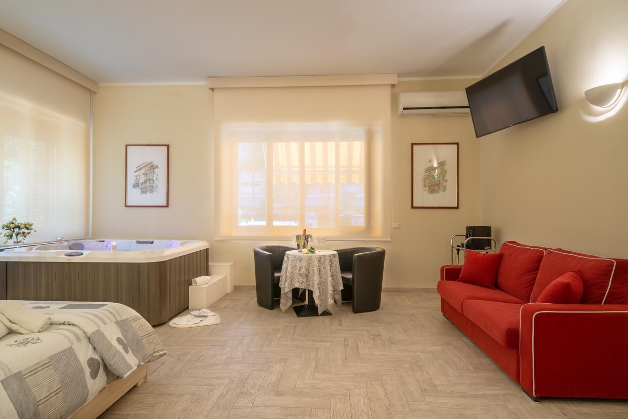 Villa Domus Salento Suites & Rooms Con Parcheggio Privato In Loco Lecce Eksteriør billede