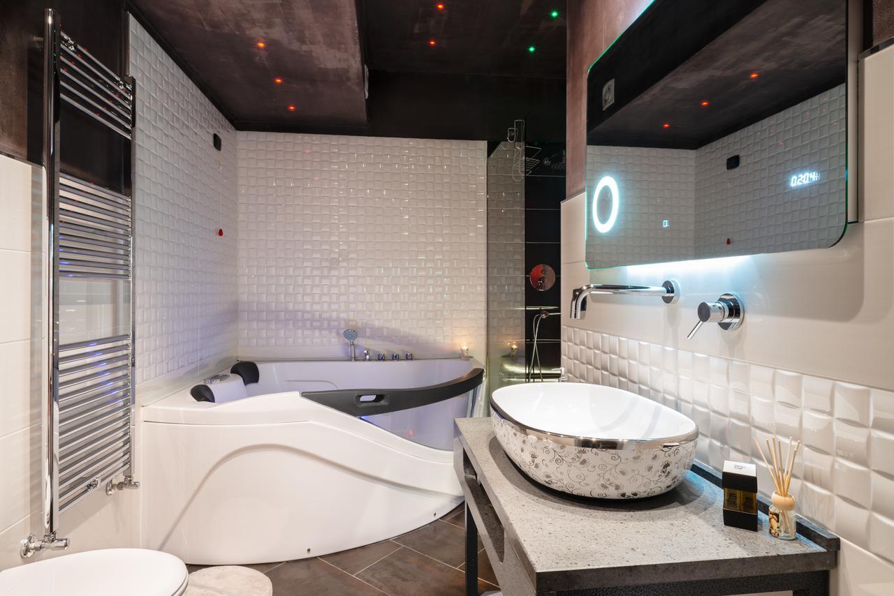 Villa Domus Salento Suites & Rooms Con Parcheggio Privato In Loco Lecce Eksteriør billede