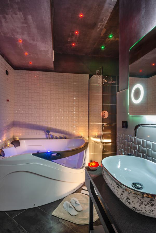 Villa Domus Salento Suites & Rooms Con Parcheggio Privato In Loco Lecce Eksteriør billede