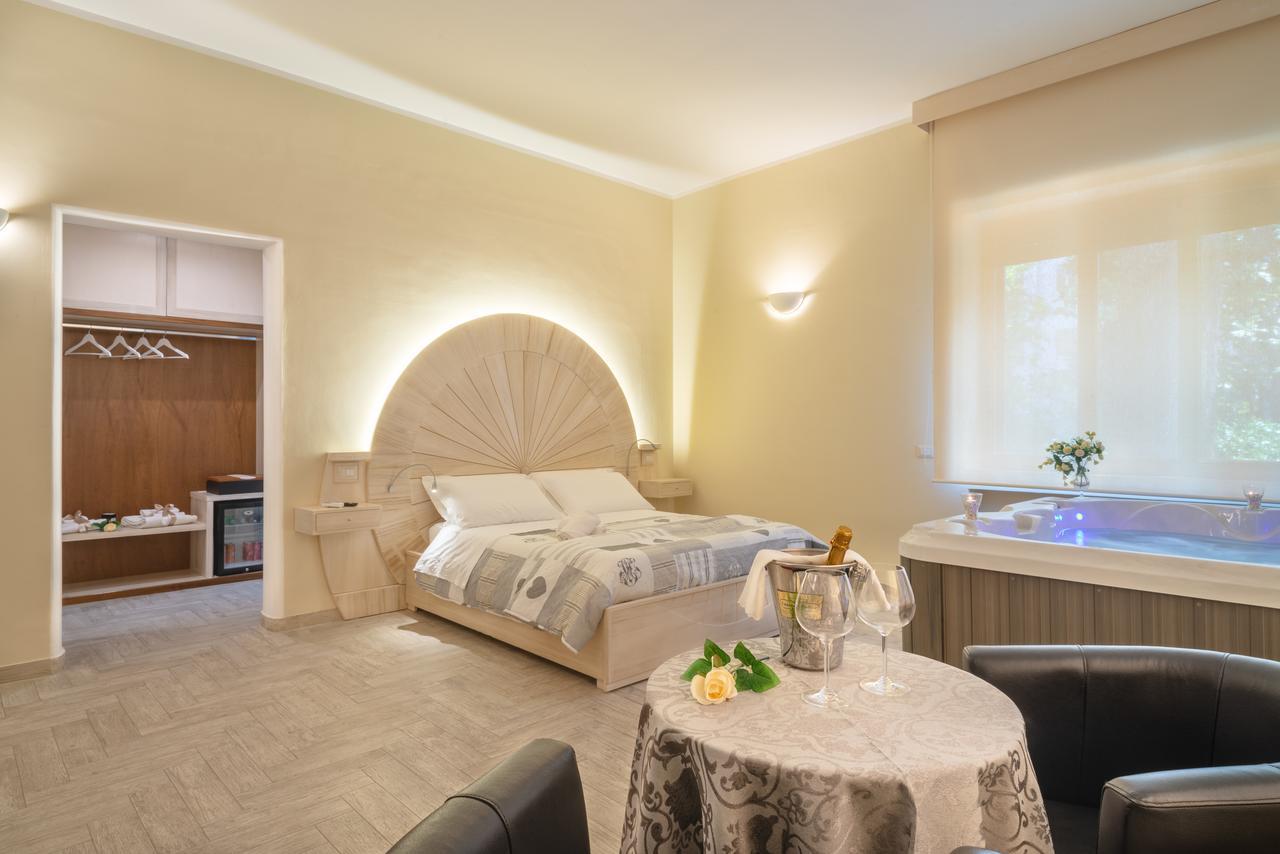 Villa Domus Salento Suites & Rooms Con Parcheggio Privato In Loco Lecce Eksteriør billede