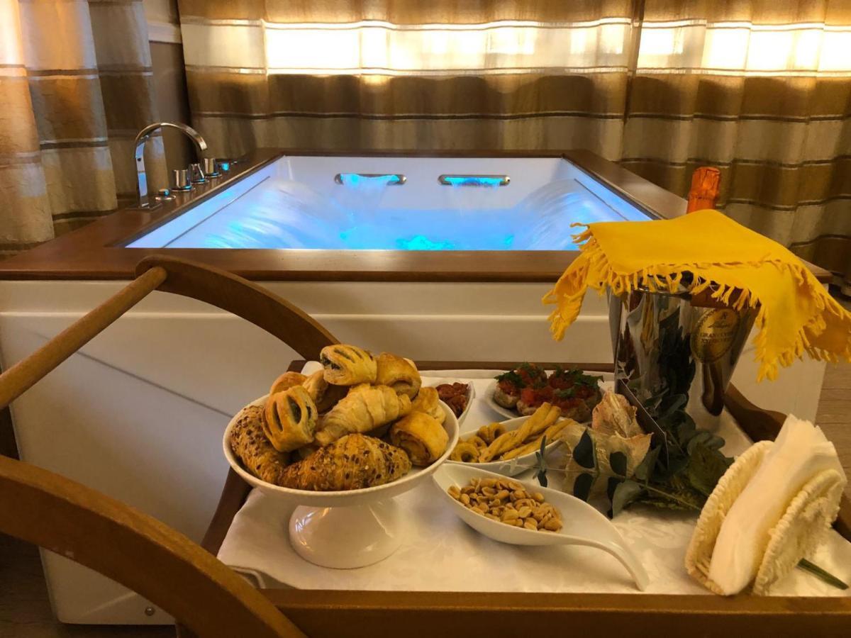Villa Domus Salento Suites & Rooms Con Parcheggio Privato In Loco Lecce Eksteriør billede